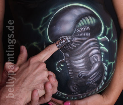 Babybauchbemalung Alien-Baby