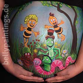 Babybauchbemalung Maja und ihre Freunde