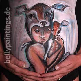 Babybauchbemalung als Hommage an Herakut