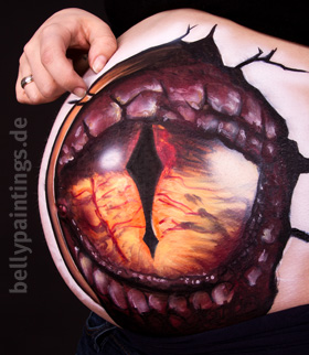 Babybauchbemalung Smaugs Auge